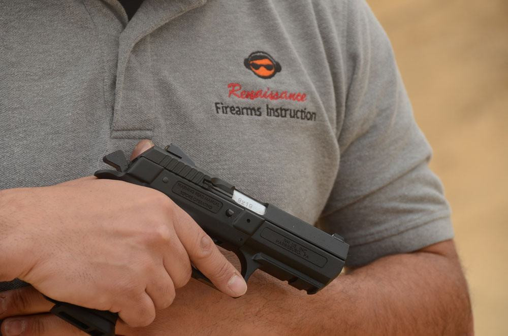 Jericho 941 có trọng lượng rỗng chỉ 1.092g, chiều dài 210 mm với nòng dài 115 mm, sử dụng cơ chế bắn bán tự động với hộp tiếp đạn 15 viên, tầm bắn hiệu quả trong khoảng 50 m. So với mẫu súng ngắn tiêu chuẩn K54 của Việt Nam hiện tại, Jericho 941 có hộp tiếp đạn lớn hơn dù sử dụng đạn tiêu chuẩn 9x19mm Parabellum. Nguồn ảnh: gundigest.com.