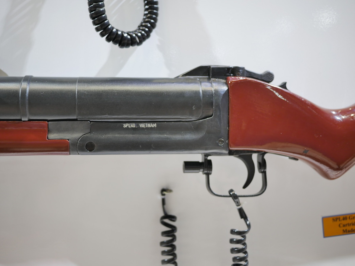 Ở thời điểm hiện tại, Việt Nam là một trong số ít các quốc gia vẫn còn sử dụng M79 và tiếp tục hiện đại hóa mẫu súng bộ binh này để chúng trở nên phù hợp hơn với điều kiện sử dụng trong nước, cũng như yêu cầu tác chiến trong tình hình mới. Theo đó M79, đã được Việt Nam nội địa hóa 100% với nhiều biến thể khác nhau trong đó có SPL40. Nguồn ảnh: Miles V.