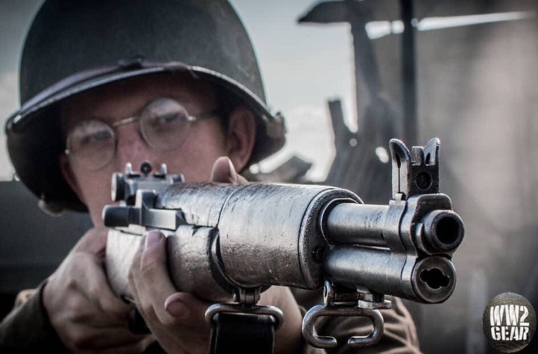 M1 Garand ngừng hoạt động tại Mỹ năm 1957 nhưng vẫn tiếp tục hoạt động tại nhiều quốc gia khác trong nhiều cuộc chiến. Đây là một trong những loại súng trường chiến đấu thành công trong Thế chiến II tương tự như Mosin-Nagant của Liên Xô, Lee-Enfield của Anh hay Karabiner 98k của Đức. Tuy nhiên so với các loại súng này thì M1 Garand có vẻ thành công hơn bởi tốc độ nạp đạn và lên đạn tự động. Nguồn ảnh: WW2.