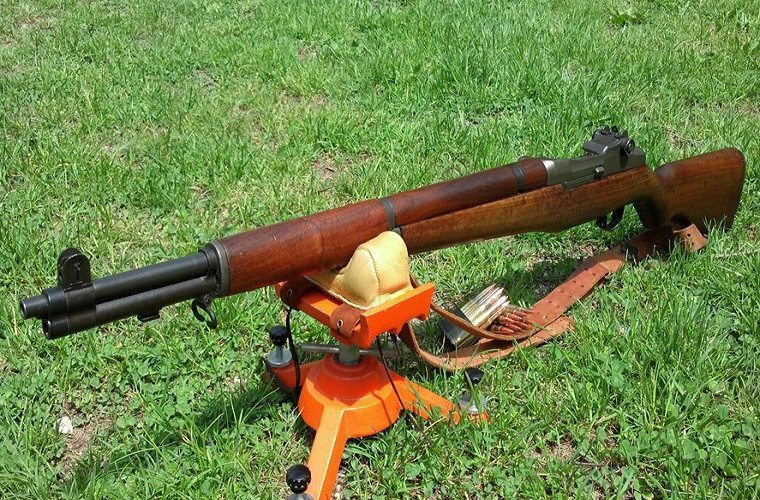 Được coi là súng trường tốt nhất trong Thế chiến thứ 2, súng trường M1 Garand hơn hẳn các đối thủ cùng thời bởi tốc độ bắn nhanh, hỏa lực mạnh và độ chính xác cao. Đây cũng là lý do khiến binh sĩ Mỹ luôn sở hữu hỏa lực áp đảo quân Nhật trên Mặt trận Thái Bình Dương. Nguồn ảnh: imgur