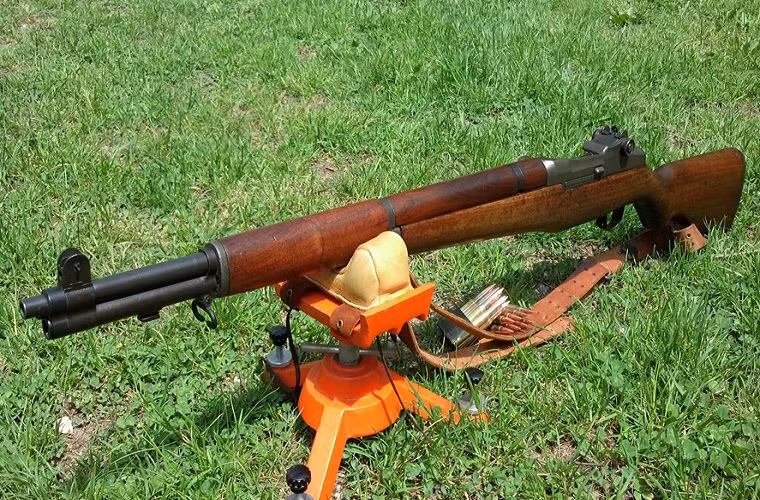 Được coi là súng trường tốt nhất trong Thế chiến thứ 2, súng trường M1 Garand hơn hẳn các đối thủ cùng thời bởi tốc độ bắn nhanh, hỏa lực mạnh và độ chính xác cao. Đây cũng là lý do khiến binh sĩ Mỹ luôn sở hữu hỏa lực áp đảo quân Nhật trên Mặt trận Thái Bình Dương. Nguồn ảnh: imgur