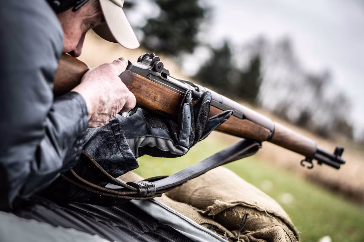 Súng có nhiều ưu điểm như gọn, dễ mang vác, sử dụng 2 loại đạn là 30-06 Springfield (7.62x63mm) và 7.62x51mm NATO (.308 Winchester). Súng hoạt động bán tự động nên có tốc độ bắn cao hơn súng trường bắn phát một, độ chuẩn xác cao, dễ tháo lắp và tầm bắn hiệu quả tốt. Nguồn ảnh: criterionbarrels.com