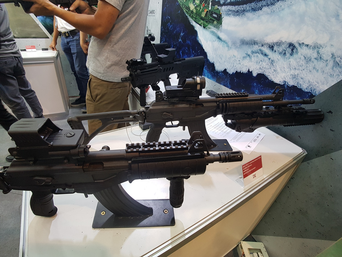 Trong khi đó dòng súng bộ binh tiêu chuẩn mới nhất của Quân đội Nhân dân Việt Nam hiện nay với hai biến thể ACE 31 và ACE 32 sử dụng đạn tiêu chuẩn 7,62×39mm tương tự như trên dòng súng trường tấn công AK-47 của ta hiện tại.