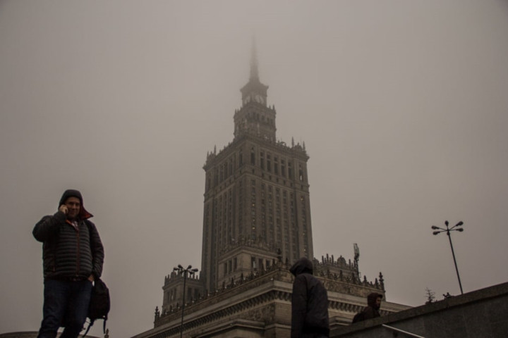 Tại thủ đô Warsaw, người dân hít phải lượng benzopyrene (chất gây ung thư) tương đương với hút 1.000 điếu thuốc lá mỗi năm. Mức độ này ở các khu vực ngoại ô thậm chí tương đương với 2.400 điếu thuốc lá.