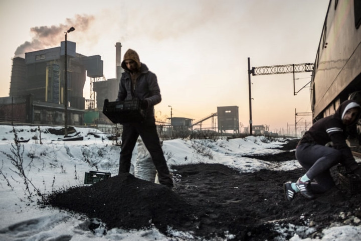 Tuy nhiên, lực lượng lao động phụ thuộc vào ngành than đá không hề nhỏ, khiến đảng cầm quyền ở Ba Lan phải cam kết sẽ vẫn duy trì ngành này là nguồn năng lượng chính.