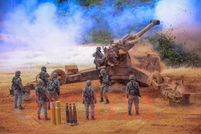 Về pháo binh, Quân đội Malaysia sở hữu hơn 250 đơn vị pháo, cối, pháo phản lực các loại, trong đó chiếm số lượng lớn nhất là mẫu pháo kéo OTO Melara Mod 56 với 110 đơn vị, còn pháo phản lực chỉ có khoảng 54 đơn vị với các tổ hợp Astros II MLRS do Brazil chế tạo. Nguồn ảnh: blogspot.com.