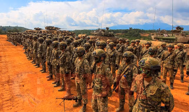 Dựa vào các thống kê sơ bộ trên có thể thấy tiềm lực quân sự của Malaysia chỉ ở mức trung bình trong khu vực khi thua xa các nước thuộc top 4 Đông Nam Á cả về chất lượng lẫn số lượng, tuy nhiên hàng năm nước này vẫn tiêu tốn hơn 3 tỷ USD cho ngân sách quốc phòng trong khi kho vũ khí của Quân đội Malaysia không có gì nhiều và hầu hết đều phụ thuộc vào nguồn cung từ bên ngoài. Nguồn ảnh: blogspot.com.