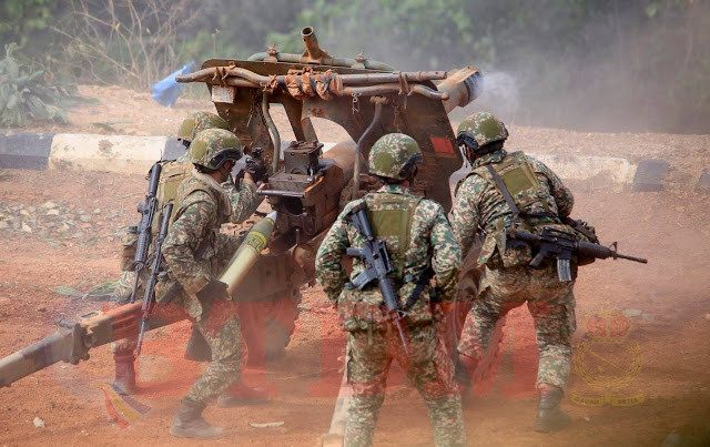 Do đó trong tương lai nếu Malaysia muộn cải thiện sức mạnh quân sự của mình họ cần có những chương trình hiện đại hóa và tái trang bị dài hơn, mà muốn như vậy ngân sách quốc phòng của nước này bắt buộc phải tăng thêm vài tỷ USD nữa trong vòng từ 5-10 năm tới mới có thể cải thiện năng lực quốc phòng hiện tại. Nguồn ảnh: blogspot.com.