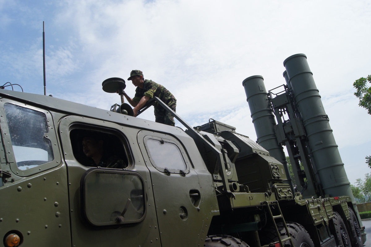 "Rồng lửa" S-300PMU1 bảo vệ vùng trời Việt Nam. Nguồn ảnh: Tiền Phong.