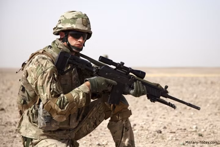 Về cơ bản IMI Galatz có thiết kế tương tự như IMI Galil, nó là một súng trường bán tự động hoạt động theo nguyên tắc trích khí với bệ khóa nòng gắn khóa nòng xoay. Ảnh: military-today.