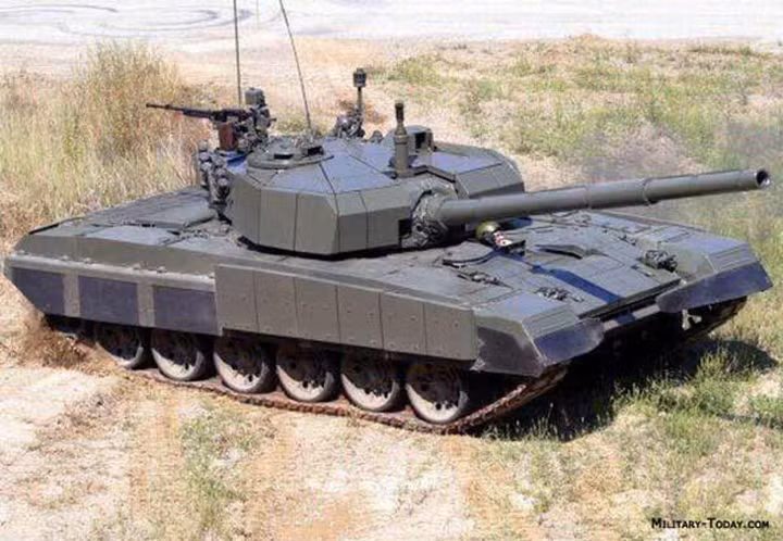 Degman vẫn giữ nguyên những đặc tính tốt của T-72: thân xe thấp, trọng lượng nhẹ, linh hoạt, vũ khí chính có uy lực lớn. Ảnh: Military-Today.