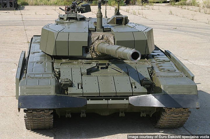 Tháp pháo của M-95 rất giống với M-84D. Pháo chính của M-95 là pháo nòng trơn 125mm, được thiết kế từ pháo của tăng M-84. Pháo có tốc độ bắn 8 đạn/phút, có nguồn tin cho rằng nó có thể bắn tới 9 đạn/phút như pháo xe M-84D. Ảnh: army-technology.