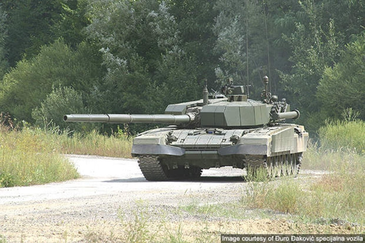 M-95 có thể bắn các loại đạn AP-FSDS (đạn xuyên giáp động năng cao), HEAT (đạn chống tăng có sức nổ lớn) và đạn HE (đạn nổ phân mảnh chống bộ binh), với 22 viên trong thiết bị nạp đạn tự động giống, 20 viên khác trong tháp pháo sẽ được nạp đạn bằng tay. Ảnh: army-technology.