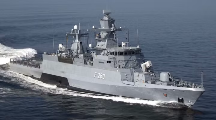 Các tàu hộ tống Braunschweig được trang bị động cơ diesel MTU 20V 1163 93 công suất 14.8MW, có 2 trục chân vịt. Tốc độ tối đa 48 km/h; Phạm vi hoạt động: 7.400 km với tốc độ 28 km/h. Ảnh: defpost.