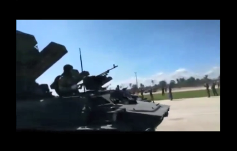 Nếu Tianlong 6 có tầm bắn chỉ 6.000m, thì cái tên này sẽ hỗ trợ nó trong nhiệm vụ phòng không đa tầng đó là 9K35 Strela-10 một tổ hợp phòng không tầm thấp do Liên Xô phát triển có tầm bắn hiệu quả từ 500-5.000m. Trên nhiều phương diện mà nói Strela-10 thua kém Tianlong 6 về năng lực tác chiến phòng không cả về tầm tác chiến lẫn khả năng tác chiến điện tử. Nguồn ảnh: MAF.