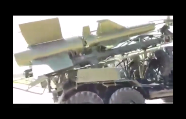 Sự xuất hiện của một loạt các hệ thống phòng không tiên tiến trong biên chế Quân đội Lào có thể khiến giới quan sát phải đánh giá lại năng lực quốc phòng của Viêng Chăn vốn luôn bị xếp gần cuối Đông Nam Á. Cần phải nhấn mạnh một điều là trong những năm gần đây Trung Quốc có tác động lớn đến tốc độ hiện đại hóa của Quân đội Lào, khi Bắc Kinh luôn hào phóng chi hàng triệu USD viện trợ quân sự cho Viêng Chăn. Nguồn ảnh: MAF.