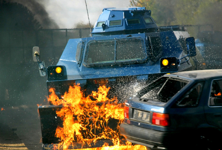 Về thiết kế tổng thể, VXB-170 có trọng lượng chiến đấu vào khoảng trên dưới 12 tấn, dài hơn 6 mét, rộng 2.5 mét và cao 2 mét. Xe có kíp lái gồm hai người và có thể chở theo tối đa 11 binh sĩ cùng đầy đủ trang bị. Do chỉ được sử dụng cho nhiệm vụ dân sự nên VXB-170 chỉ đi kèm lớp giáp bảo vệ dày 7mm. Nguồn ảnh: defense.gouv.