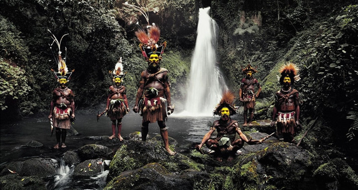 Tộc Huli Wigmen bên thác Ambua, thung lũng Tari, Papua New Guinea