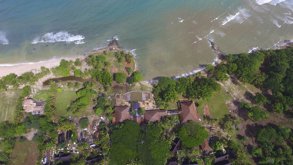 Ông Sutopo Purwo Nugroho, người phát ngôn Ủy ban Phòng chống Thiên tai Indonesia (BNPB), thừa nhận hệ thống phao cảnh báo sóng thần của nước này đã không còn hoạt động từ năm 2012 do nạn phá hoại và thiếu ngân sách bảo trì. Ảnh: AP.