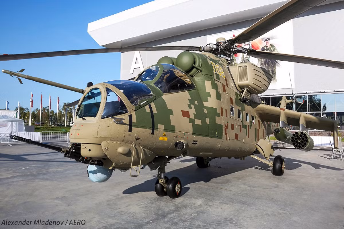 Ngoài Mi-35M đầy mạnh mẽ, Russian Helicopters còn sản xuất cả biến thể “giá rẻ” của dòng trực thăng này là Mi-35P hướng tới các đối tương khách hàng có ngân sách quốc phòng eo hẹp. Về cơ bản Mi-35P là một biến thể nâng cấp từ những chiếc Mi-24 cũ chứ không phải được sản xuất mới. Nguồn ảnh: Aeropress-BG.