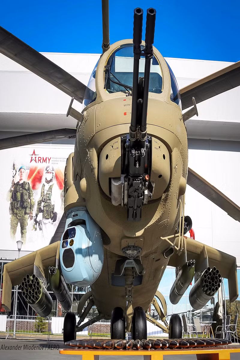 Mi-35P được trang bị cấu hình vũ khí gần như tương tự Mi-35M cùng với đó là hệ thống trang thiết bị hoàn toàn mới, ở biến thể này người ta khó có thể nhận ra đây là một chiếc trực thăng đã có tuổi đời phục vụ hàng chục năm. Nguồn ảnh: Aeropress-BG.