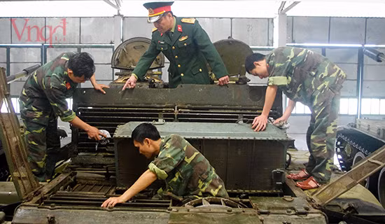 Khí tài luôn được kiểm tra sẵn sàng nhận nhiệm vụ.