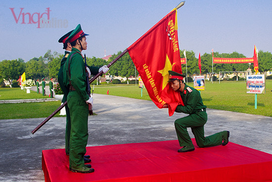 Trải qua hơn 40 năm hình thành và phát triển, cán bộ chỉ huy, chiến sĩ của Quân đoàn luôn giữ vững truyền thống hào hùng của đơn vị, tích cực rèn luyện, nâng cao ý chí chiến đấu, sãn sàng bảo vệ sự bình yên của Tổ quốc trong mọi tình huống. Hình ảnh chiến sĩ mới tuyên thệ bên cờ Tổ quốc tại Quân đoàn 1.