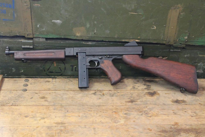 Đơn cử là trường hợp của súng tiểu liên Thompson M1, một trong những vũ khí bán chạy nhất của công ty ông đã tăng từ 9.000 USD vào năm 2004, lên 27.000 USD vào năm 2017. Hay khẩu Heckler &amp; Koch MP5 của Đức đã tăng từ 12.000 USD năm 2003, lên 42.000 USD vào năm 2017.