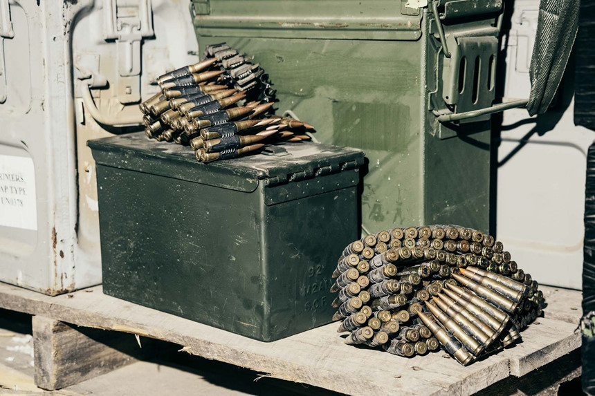 Đạn 7,62x51 mm tiêu chuẩn NATO được bán tại công ty Midwest Tactical. Khi các đạo luật kiểm soát súng đạn tại Mỹ ngày càng siết chặt, việc mua súng mới sẽ rất khó nhưng mua lại súng của các chủ sở hữu đã đăng ký trước thời điểm năm 1986 lại rất dễ.