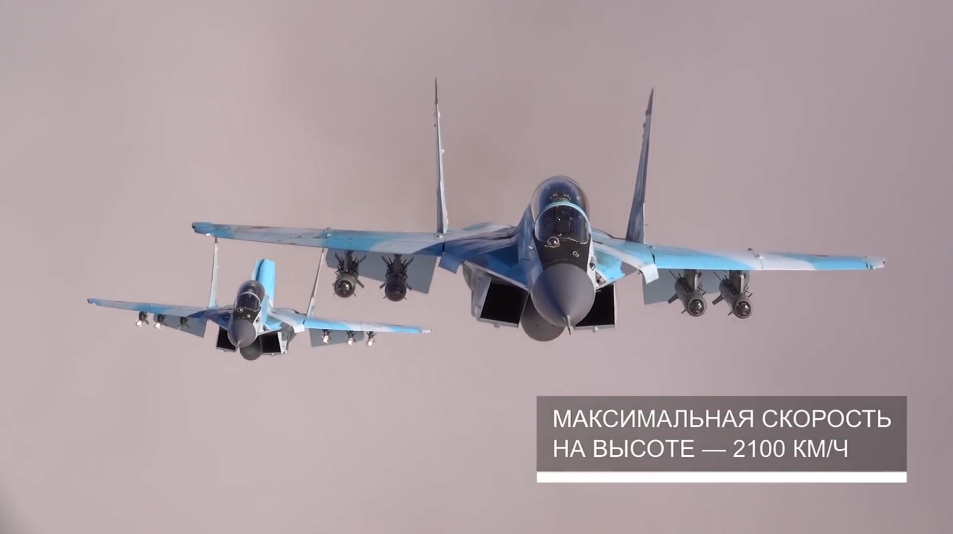 Với bộ đôi động cơ phản lực RD-33MK, MiG-35 có thể đạt tốc độ bay tối đa lên đến 2.400km/h với tầm tác chiến trung bình lên đến hơn 2.000km mà không cần tiếp nhiên liệu. Bản thân MiG-35 cũng được trang bị cần tiếp nhiên liệu trên không do đó tác chiến tầm xa không phải là vấn đề quá lớn đối với chiến đấu cơ này. Nguồn ảnh: Bộ Quốc phòng Nga.