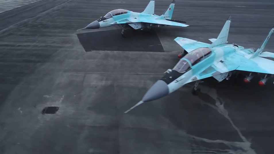 Theo đó tiêm kích đa năng MiG-35 được tạo ra để hoạt động trong môi trường xung đột vũ trang cường độ cao, với hệ thống phòng không dày đặc. Chiến đấu cơ này còn có thể tấn công nhiều mục tiêu khác nhau từ trên không, trên mặt đất cho đến trên biển. Nguồn ảnh: Bộ Quốc phòng Nga.