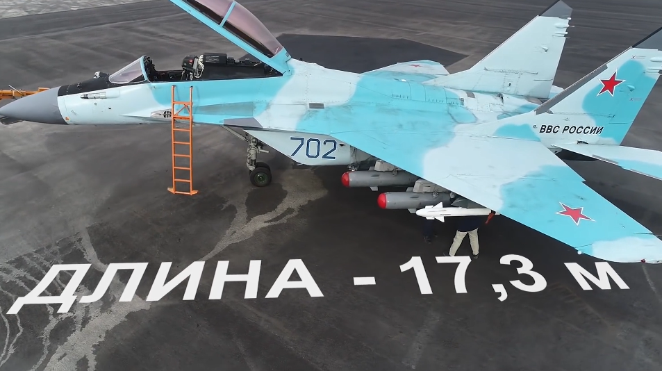 Trong các chuyến bay chuyên sâu, phi hành đoàn MiG-35 cũng thử nghiệm hệ thống hệ thống radar quét mạng điện tử chủ động Zhuk-AE để phát hiện và theo dõi các mục tiêu trên mặt đất cũng như trên không. Với Zhuk-AE, MiG-35 có thể phát hiện mục tiêu có diện tích lớn hơn 1m2 từ cự ly 160 km. Nó có thể theo dõi đồng thời 30 mục tiêu và dẫn đường cho tên lửa tấn công cùng lúc 6 mục tiêu trên không hoặc 4 mục tiêu dưới mặt đất. Nguồn ảnh: Bộ Quốc phòng Nga.