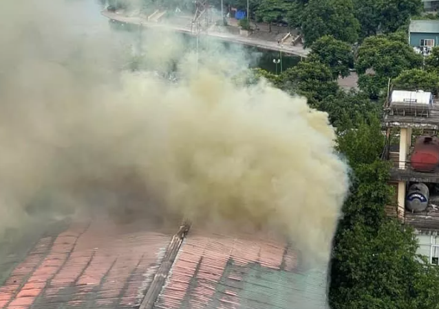 Ngay sau khi nhận được tin báo, lực lượng Cảnh sát PCCC và CNCH Công an quận Thanh Xuân, TP Hà Nội đã nhanh chóng điều động lực lượng và trang thiết bị chữa cháy đến hiện trường để dập tắt vụ cháy. Nhờ có sự có mặt kịp thời của lực lượng PCCC, đám cháy đã được xử lý kịp thời. Vụ cháy không gây thiệt hại về người. 