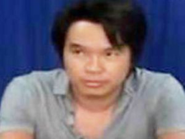 Đối tượng Văn Tiến Tú (quê Hà Tĩnh), ông trùm trong đường dây này khai nhận đã chiếm hưởng số tiền gần 2 triệu USD từ hoạt động mua bán trái phép thông tin thẻ tín dụng trộm cắp của người nước ngoài. Sau khi lực lượng Cảnh sát Việt Nam tiến hành bắt giữ các đối tượng trong vụ án, Cơ quan SOCA của Vương quốc Anh đã tiến hành bắt giữ 3 đối tượng tại Anh liên quan đến vụ án. Đây được coi là vụ án mua bán, trộm cắp thông tin thẻ tín dụng lớn nhất thế giới từ trước cho tới thời điểm năm 2015. (Ảnh: Đối tượng Văn Tiến Tú)