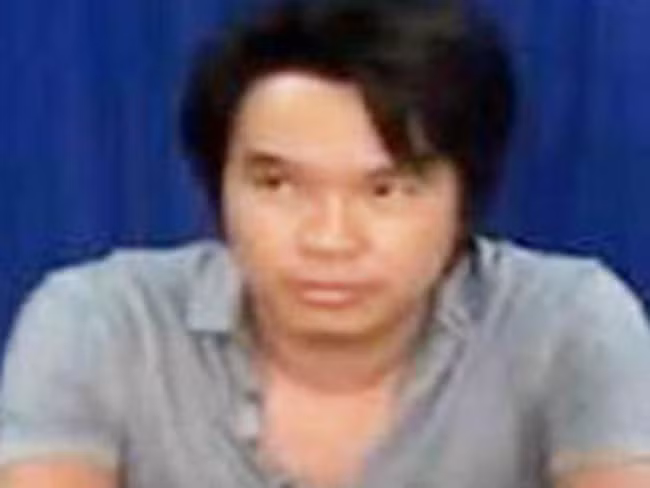 Đối tượng Văn Tiến Tú (quê Hà Tĩnh), ông trùm trong đường dây này khai nhận đã chiếm hưởng số tiền gần 2 triệu USD từ hoạt động mua bán trái phép thông tin thẻ tín dụng trộm cắp của người nước ngoài. Sau khi lực lượng Cảnh sát Việt Nam tiến hành bắt giữ các đối tượng trong vụ án, Cơ quan SOCA của Vương quốc Anh đã tiến hành bắt giữ 3 đối tượng tại Anh liên quan đến vụ án. Đây được coi là vụ án mua bán, trộm cắp thông tin thẻ tín dụng lớn nhất thế giới từ trước cho tới thời điểm năm 2015. (Ảnh: Đối tượng Văn Tiến Tú)