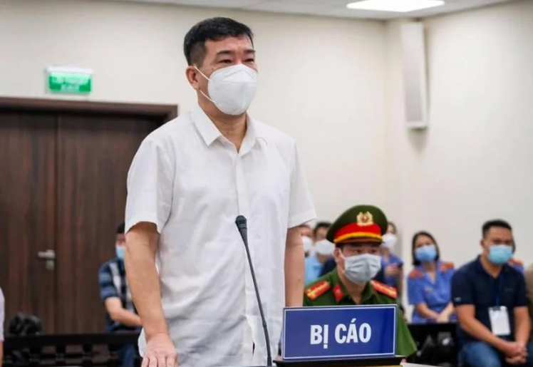 Cuu Truong Cong an quan Tay Ho phu nhan cam 110 trieu dong