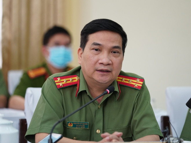 Từ tháng 4/2009 đến tháng 3/2019, ông được bổ nhiệm và bố trí giữ các chức vụ: Phó trưởng phòng Bảo vệ Chính trị 4, Phó chánh Văn phòng Công an TP HCM và Trưởng phòng Tham mưu Công an TPHCM. (Ảnh: Thời điểm Thiếu tướng Quang mang quân hàm đại tá) 