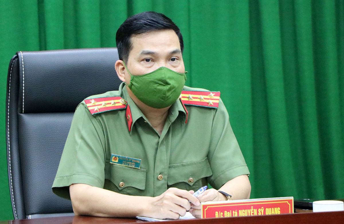 Từ tháng 4/2019 đến trước ngày 1/7/2022, ông được bổ nhiệm giữ chức vụ Thủ trưởng Cơ quan An ninh Điều tra, Phó Giám đốc Công an TP HCM. Ngày 1/6/2022, Chủ tịch nước có quyết định thăng cấp bậc hàm Thiếu tướng cho ông Nguyễn Sỹ Quang. (Ảnh: Thời điểm Thiếu tướng Quang mang quân hàm đại tá)