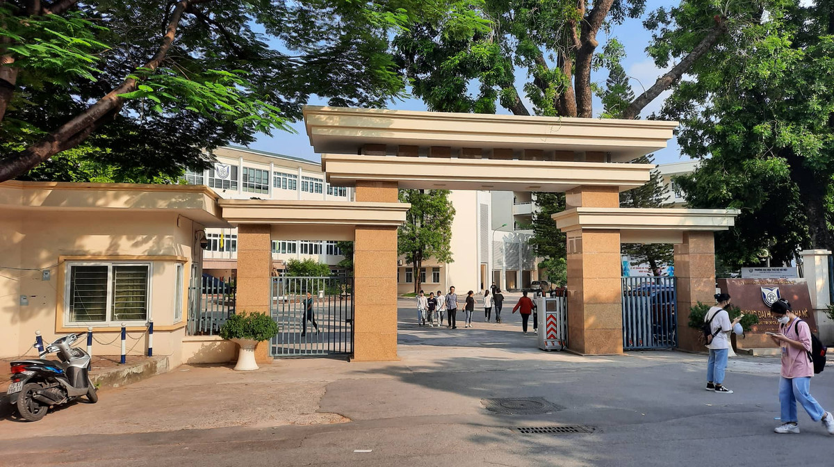 Tam dinh chi giang vien Dai hoc Thu do Ha Noi bi to quay roi