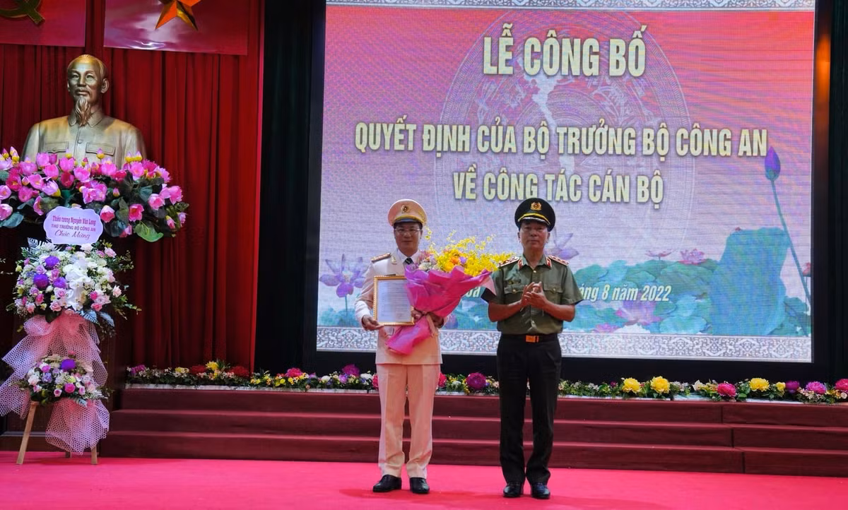 Tan Giam doc Cong an tinh Hoa Binh la ai?