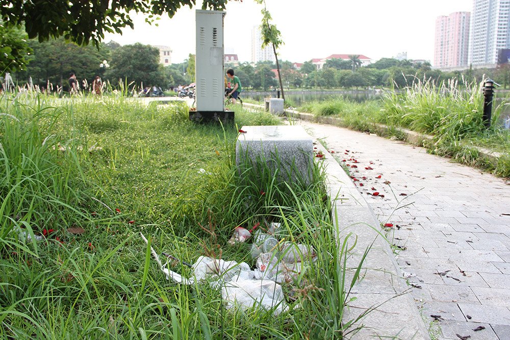 Công viên có tổng diện tích hơn 15ha, trong đó diện tích mặt nước chiếm hơn 5ha giúp điều hòa không khí khu vực, tạo môi trường trong lành, tươi mát. 