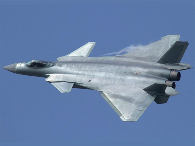 Chengdu J-20 Black Eagle là máy bay tàng hình đầu tiên của Trung Quốc. J-22 có giá 110 triệu USD, được trang bị các tên lửa tầm xa, tên lửa không đối không cũng như bom dẫn đường bắng laser và tên lửa không đối đất, tên lửa chống radar. J-22 có khả năng bay ở độ cao khoảng 18.000m với tốc độ siêu thanh xấp xỉ 2.100 km/h.