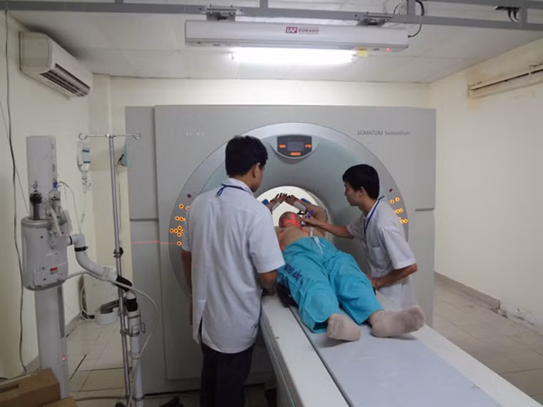  Không chỉ có thế mạnh trong điều trị ung thư vú, Khoa Ung bướu đã và đang triển khai đầy đủ và đồng bộ các phương pháp điều trị bệnh nhân ung thư (điều trị đa mô thức): Phẫu thuật, tia xạ gia tốc, hóa chất, nội tiết, nhắm trúng đích, nút mạch hóa chất - hóa dầu… cho hầu hết các loại ung thư. Nhìn chung, những kỹ thuật đã và đang triển khai tại bệnh viện có thể đảm bảo điều kiện chăm sóc tốt nhất cho bệnh nhân. 