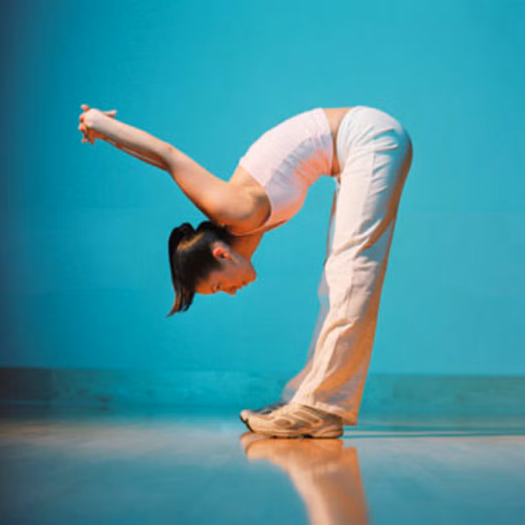  Tuyệt đối không thực hiện những động tác khiến bạn phải gập mình, cúi xuống thấp. 