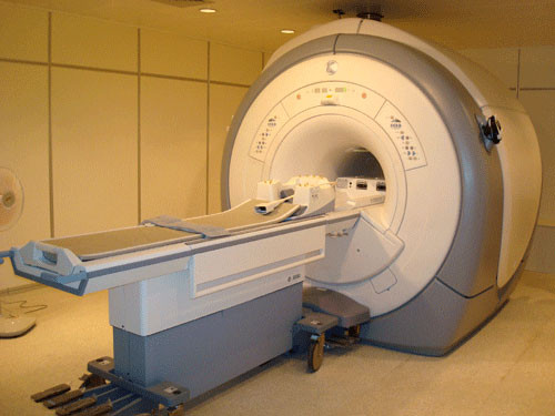  Theo các chuyên gia, khi phát hiện những dấu hiệu trên, tốt nhất nên tìm gặp bác sĩ chuyên khoa thần kinh để tiến hành thăm khám. Tại đây, chuyên gia sức khỏe sẽ tiến hành chụp cộng hưởng từ (MRI) hoặc chụp cắt lớp (CT) nhằm phát hiện khối u não. 