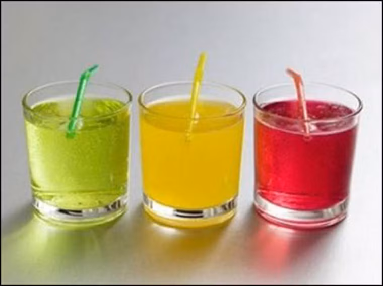  Uống nước ngọt. Lượng đường trong soda, trà, trà chanh… khi đi vào cơ thể dễ làm tăng nồng độ đường trong máu, tăng nguy cơ ung thư nội mạc tử cung. Mặt khác, lượng đường dư thừa còn khiến bạn dễ đối diện với chứng béo phì – một nguyên nhân làm tăng nguy cơ mắc ung thư vú, thực quản, thận, tuyến tụy, túi mật và buồng trứng. 