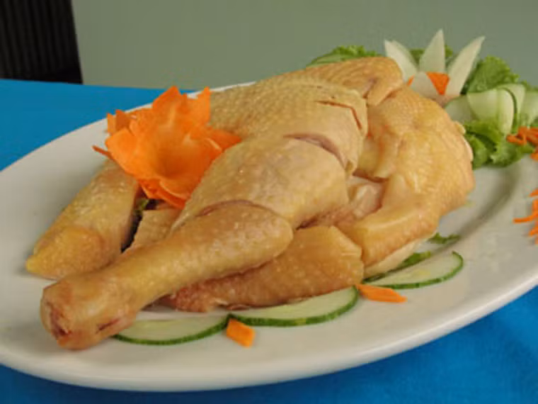  Nếu thích thú đồ ăn từ động vật, bạn có thể chế biến thịt gia cầm, cá hay một lượng nhỏ thịt nạc… Những thực phẩm này không gây hại đến sức khỏe mà còn cung cấp lượng dinh dưỡng dồi dào cho cơ thể. 