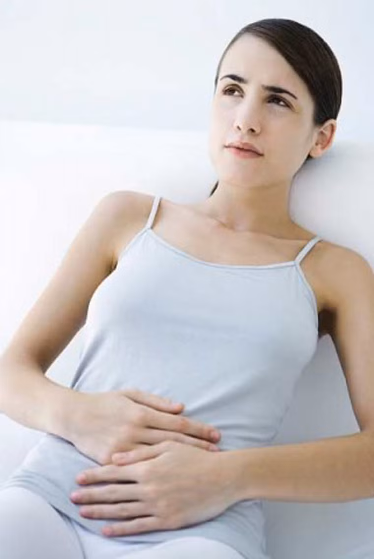  Nếu chảy máu xảy ra ngay sau khi quan hệ tình dục thì đây có thể là vấn đề ở cổ tử cung của bạn. Các tế bào có thể nhạy cảm hoặc bị viêm vì một số lý do, chẳng hạn như nhiễm trùng HPV hoặc thậm chí là bắt đầu ung thư cổ tử cung. Nguyên nhân khác gây chảy máu âm đạo có thể bao gồm ung thư nội mạc tử cung, u xơ tử cung, bệnh viêm vùng chậu hoặc mang thai ngoài tử cung. Nếu bạn đang mang thai, chảy máu có thể là một dấu hiệu của sảy thai. 