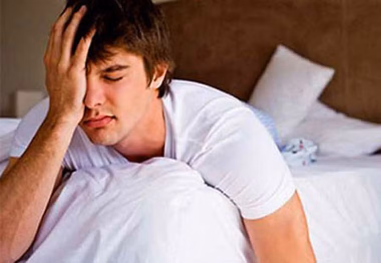  Khó xuất tinh. Xuất tinh là mốc đánh dấu đã đạt đến cao trào, là một quá trình sinh lý phức tạp. Khi được kích đầy đủ, “trung khu phóng tinh” hưng phấn sẽ xuất hiện động tác xuất tinh. Trung khu thần kinh sẽ chi phối và khống chế toàn bộ quá trình này. Việc thường xuyên kéo dài thời gian yêu, nín nhịn không xuất tinh dẫn đến các phản ứng sinh lí, chức năng vỏ đại não rối loạn, chức năng phóng tinh bị ức chế, lâu dần sẽ mắc bệnh không xuất tinh. 