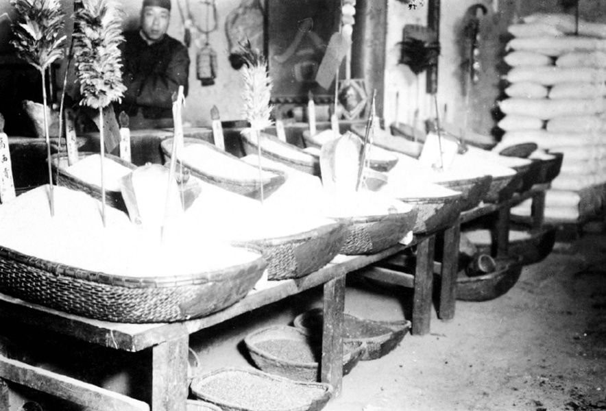 Hình ảnh trong một hàng bán gạo. Ảnh ILS.